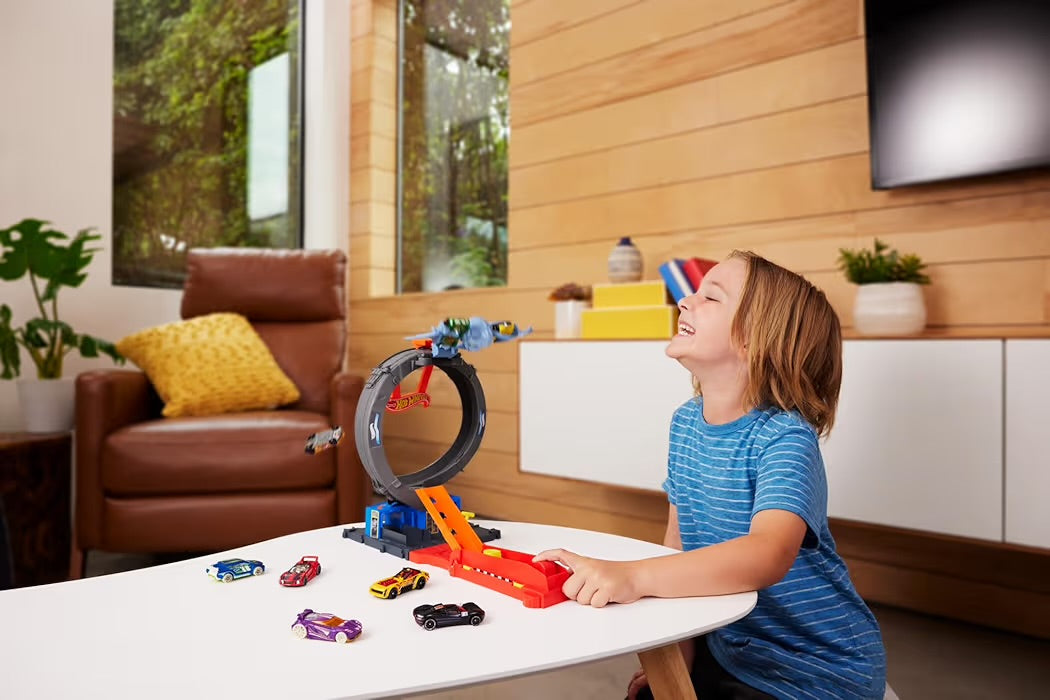 Hot Wheels City 'Let's Race' Netflix - Pista con loop e lanciatore Attacco del Pipistrello