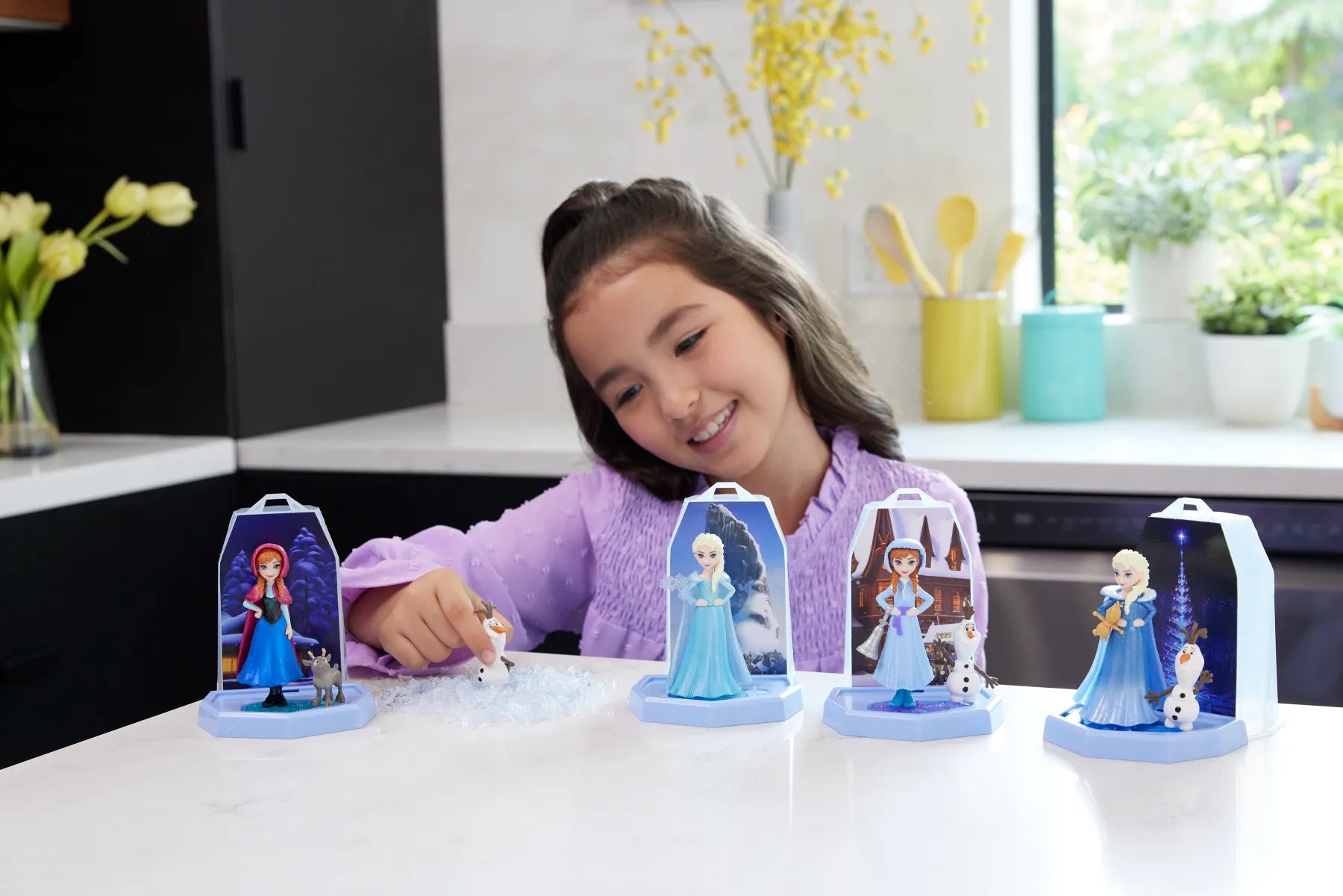 Mattel Disney Frozen Elsa Reveal con 11 sorprese e Ice Reveal Mini bambola Blind box