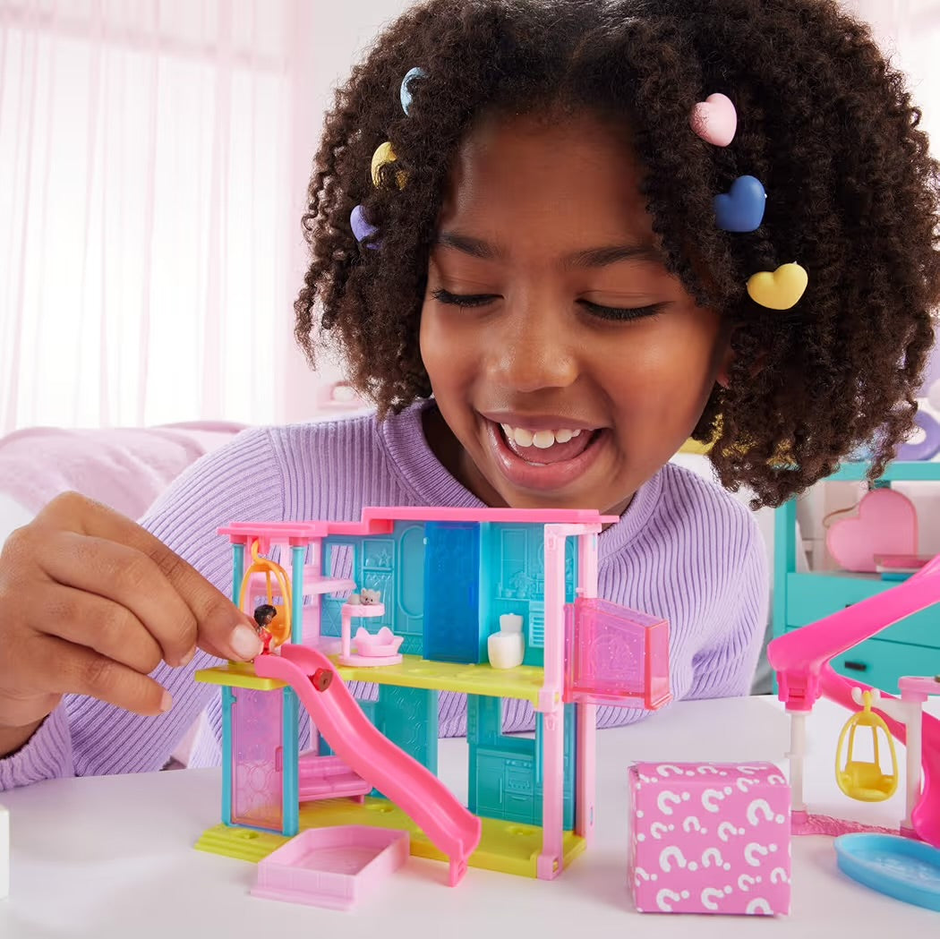 Mattel Barbie Mini BarbieLand Casa dei Sogni 2 HYF46 con Mini Bambola e Accessori