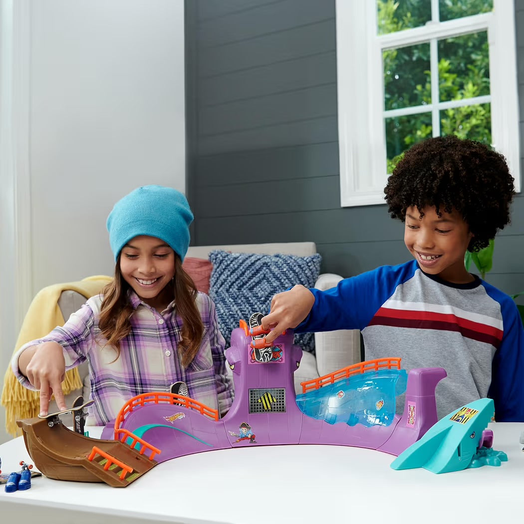 Mattel Hot Wheels Skate Octopus Skatepark con fingerboard e un paio di scarpe da skate rimovibili Set da gioco skateboard e scarpe