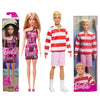 Mattel Barbie & Ken Fashionistas Barbie bionda HRH07 in abito monospalla rosa e Ken Fashionistas 241 con polo a righe e shorts