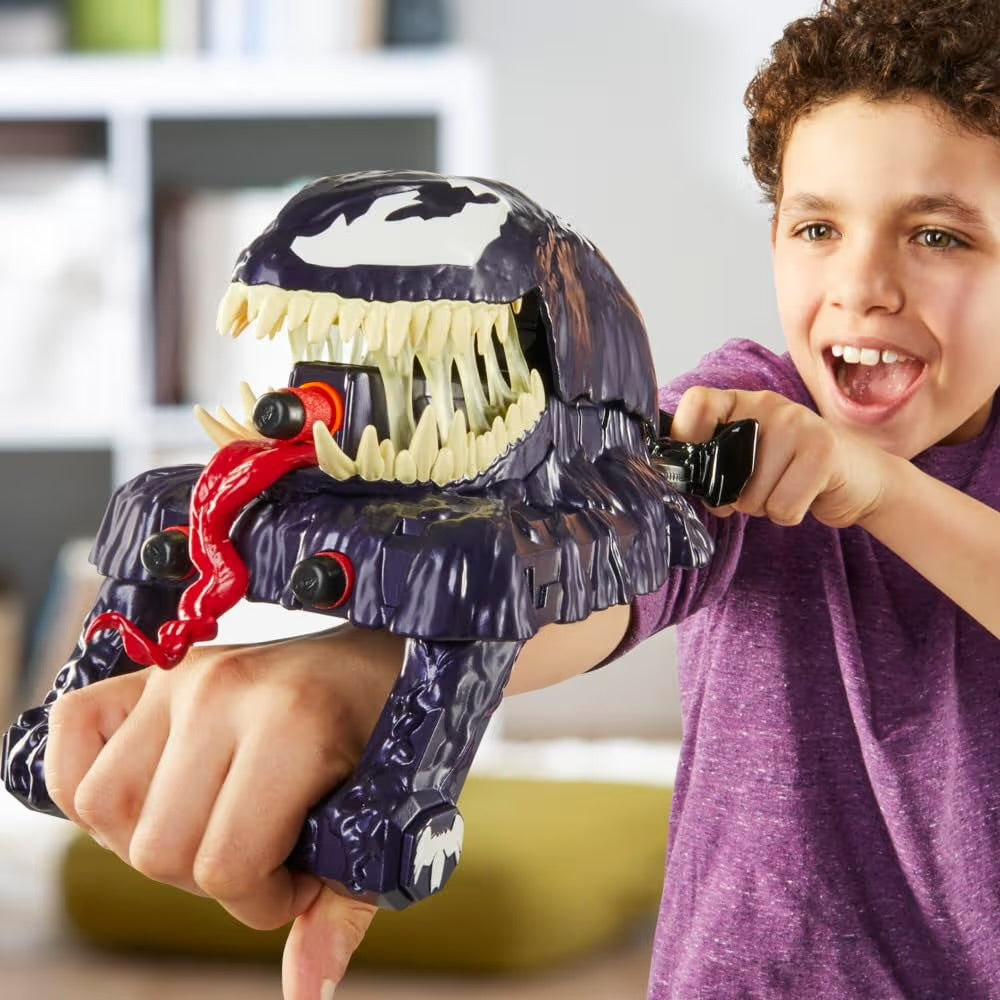 Hasbro Marvel Spider-Man VenomVersus Blaster Marvel's Venom Strike Giocattolo per Roleplay Nerf di Spider-Man