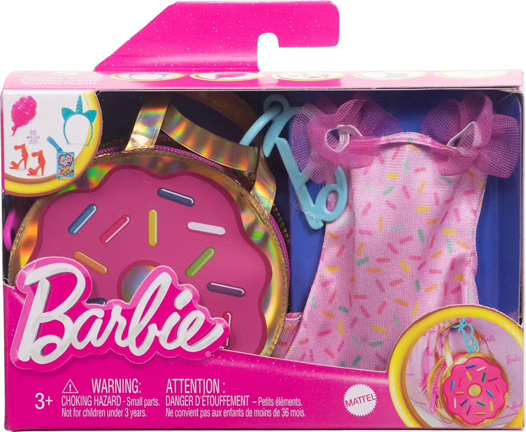 Mattel Barbie Vestiti e borsa portachiavi a ciambella deluxe con vestito rosa e accessori a tema caramelle per bambole