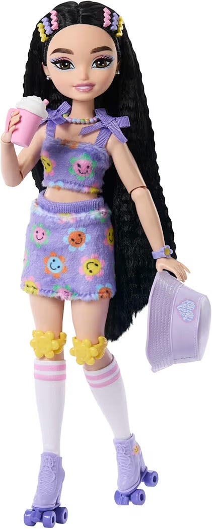 Mattel Barbie Dream Besties Renee Bambola Snodata Pattini a Rotelle e Mini BarbieLand Fashionistas 3,8 cm a Sorpresa Tubetto Rossetto Rosso