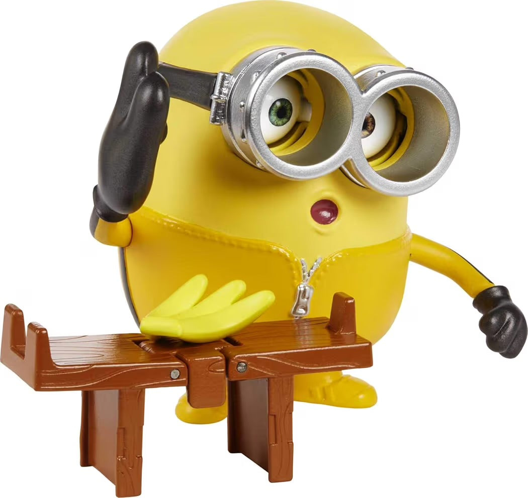 Mattel Minions Bob parlante rumoroso e scatenato, personaggio con panca da Kung Fu